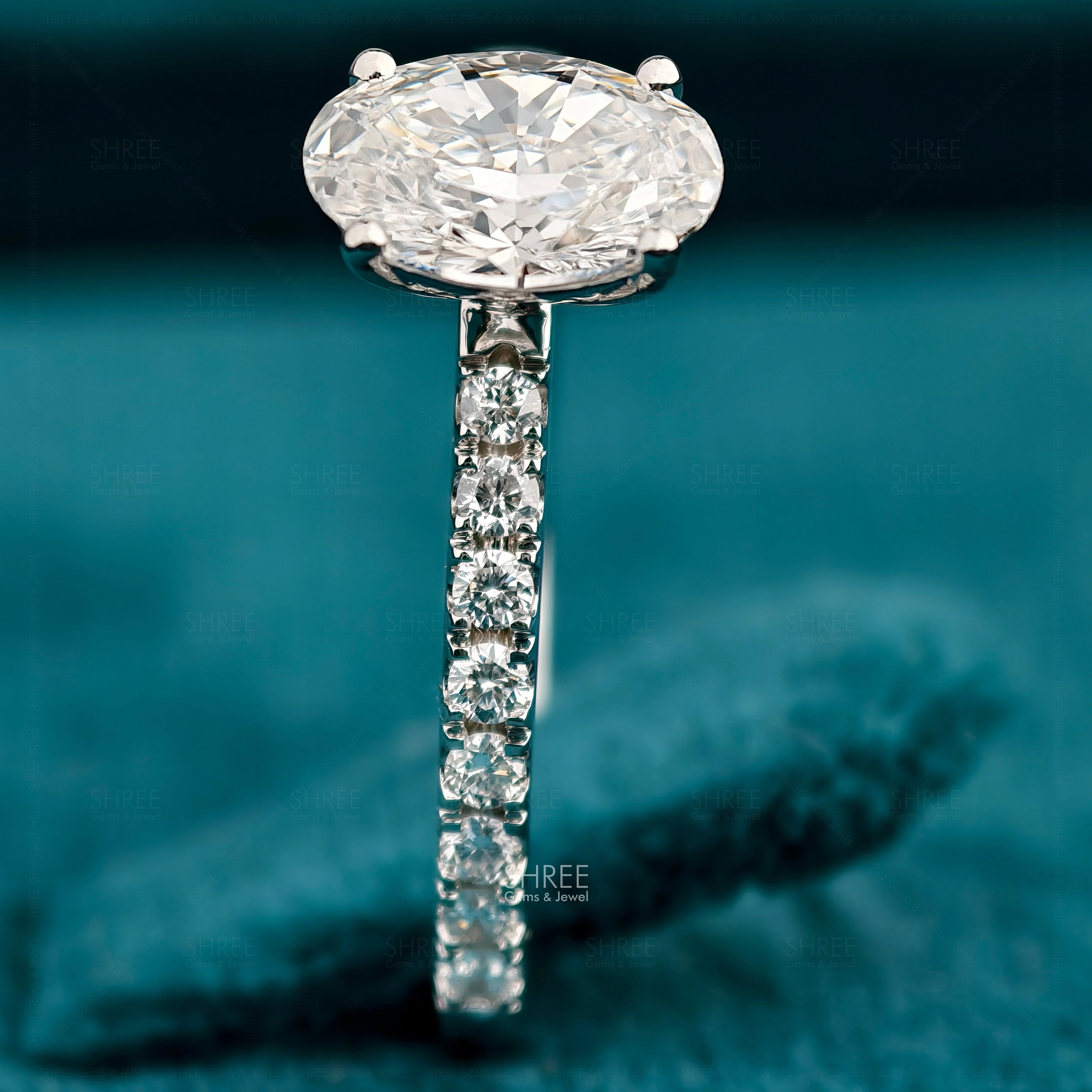 Side View of Oval Cut Lab Grown Diamond Engagement Ring​

