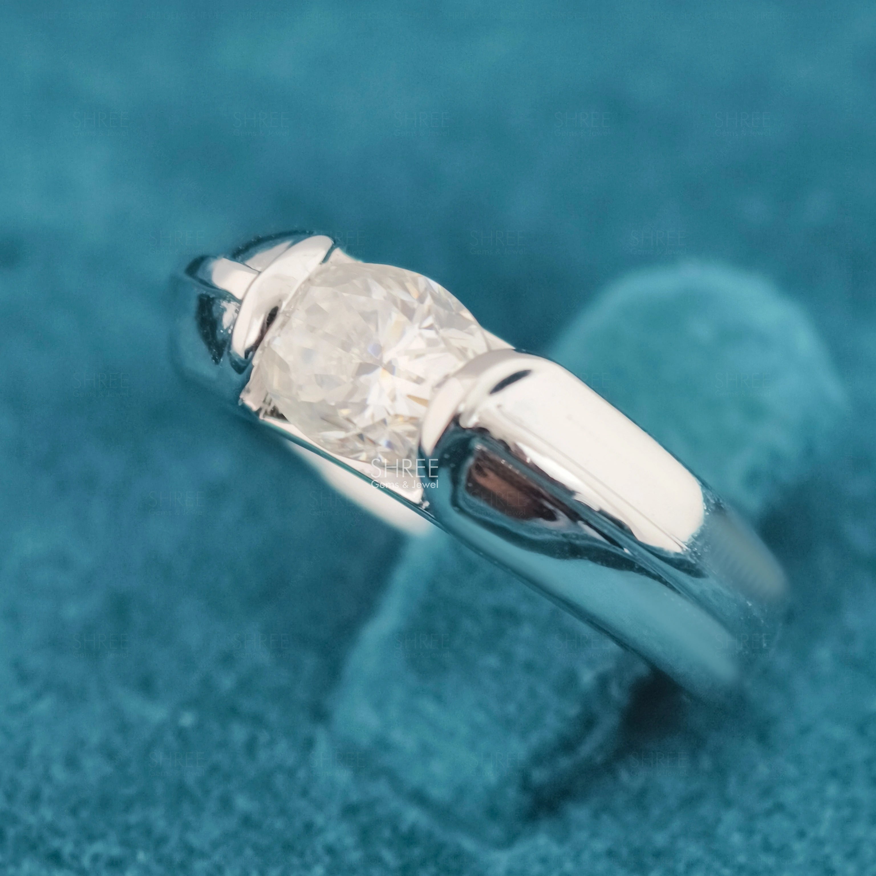 Side View of Lab Grown Oval Diamond Ring​