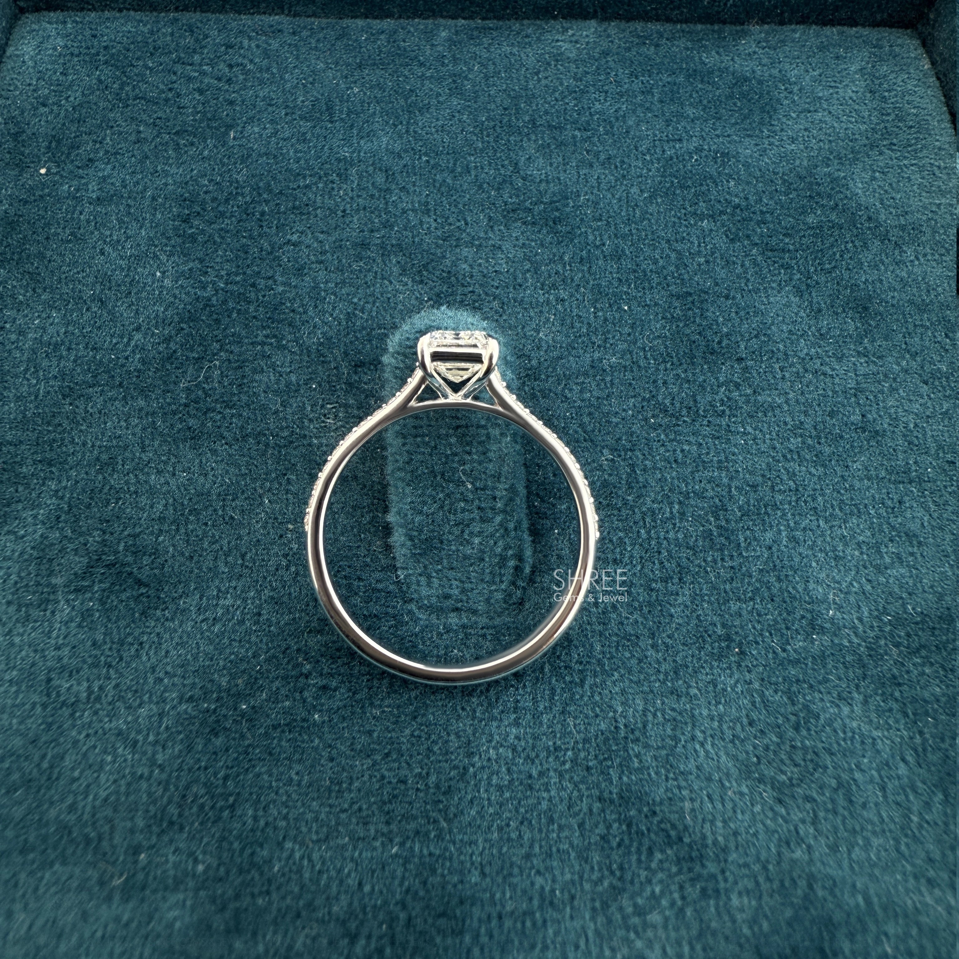 top view of 1 ct lab grown diamond ring​
