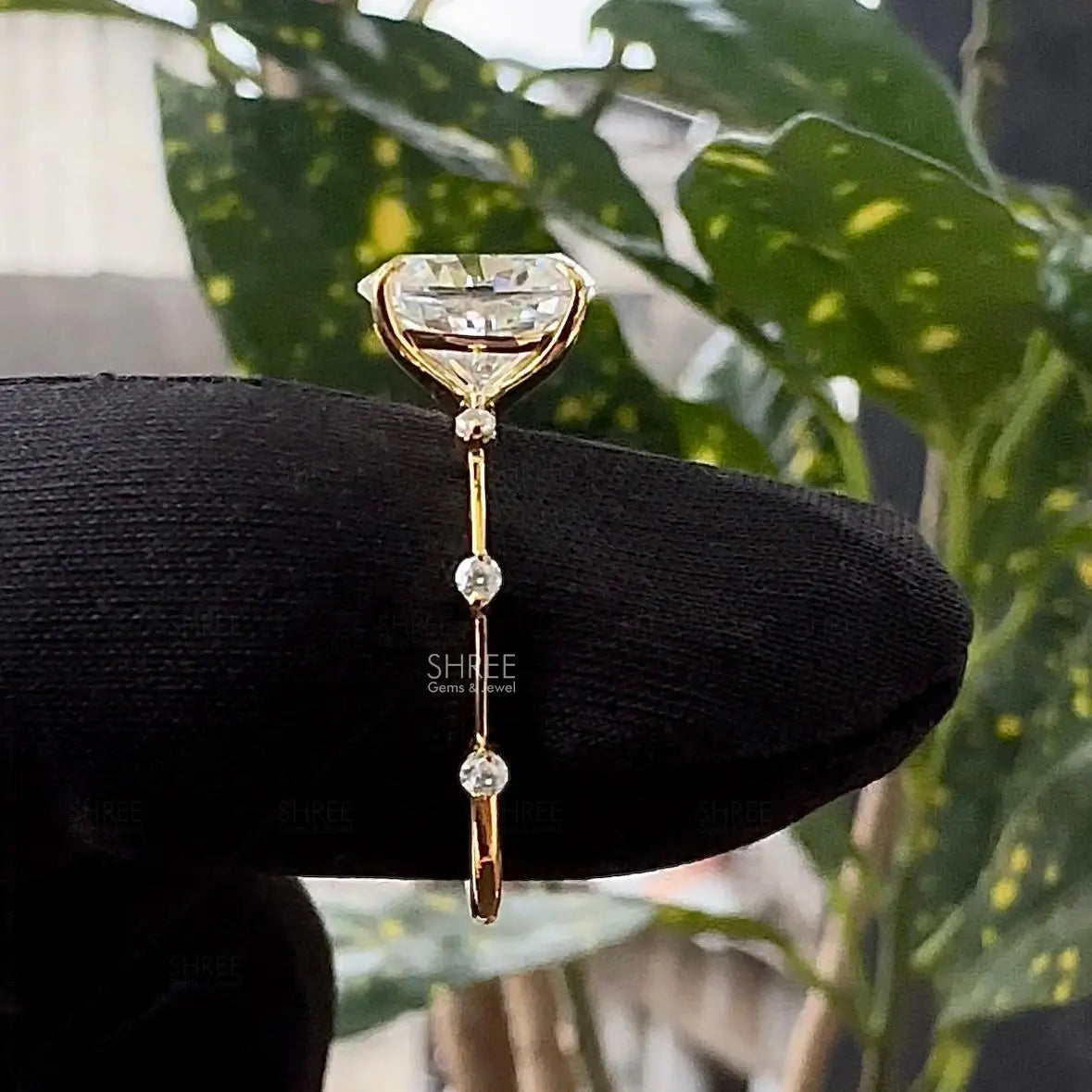 Side View of Oval Lab Grown Diamond Engagement Ring