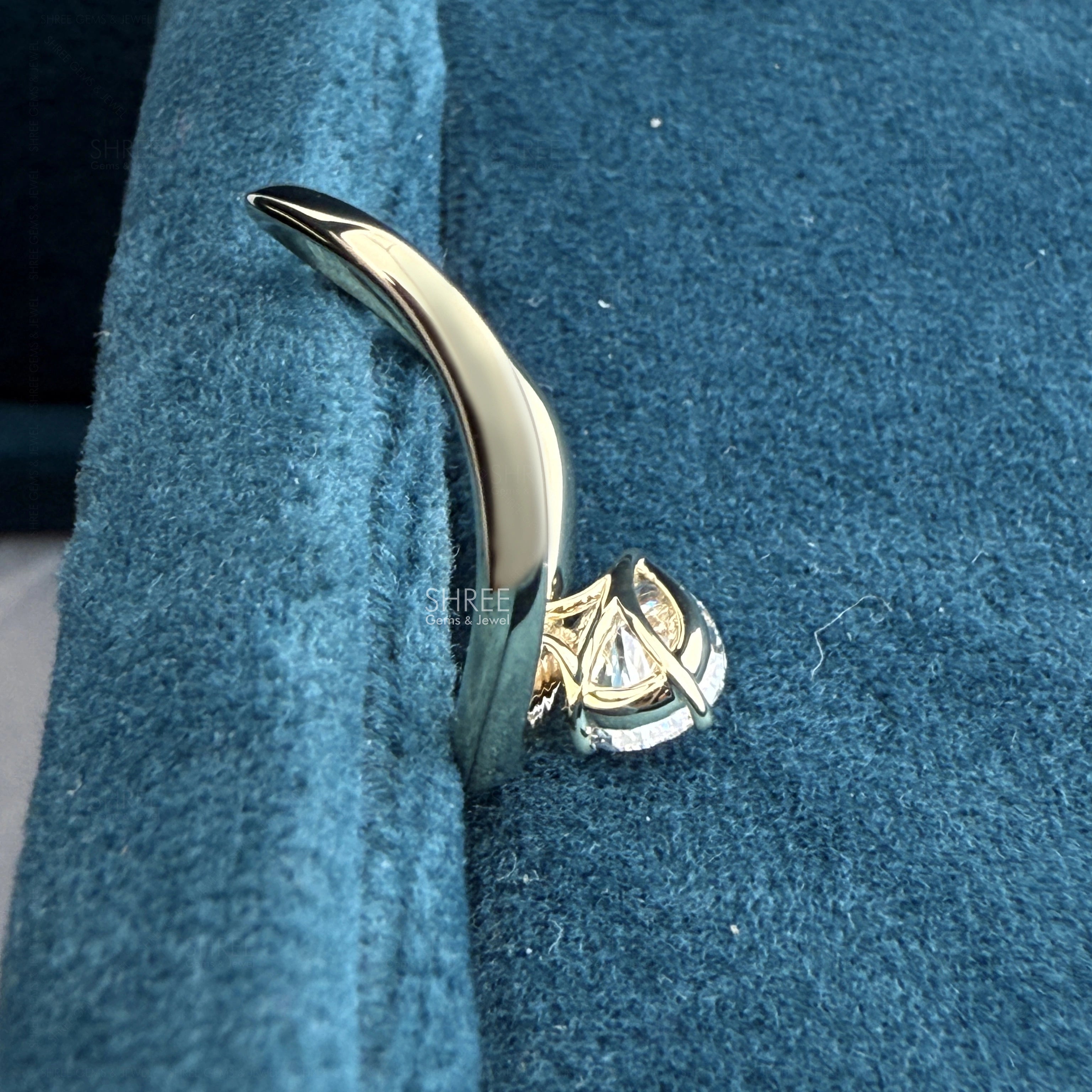 Back view of 1 ct pear-shaped solitaire diamond bypass ring​
