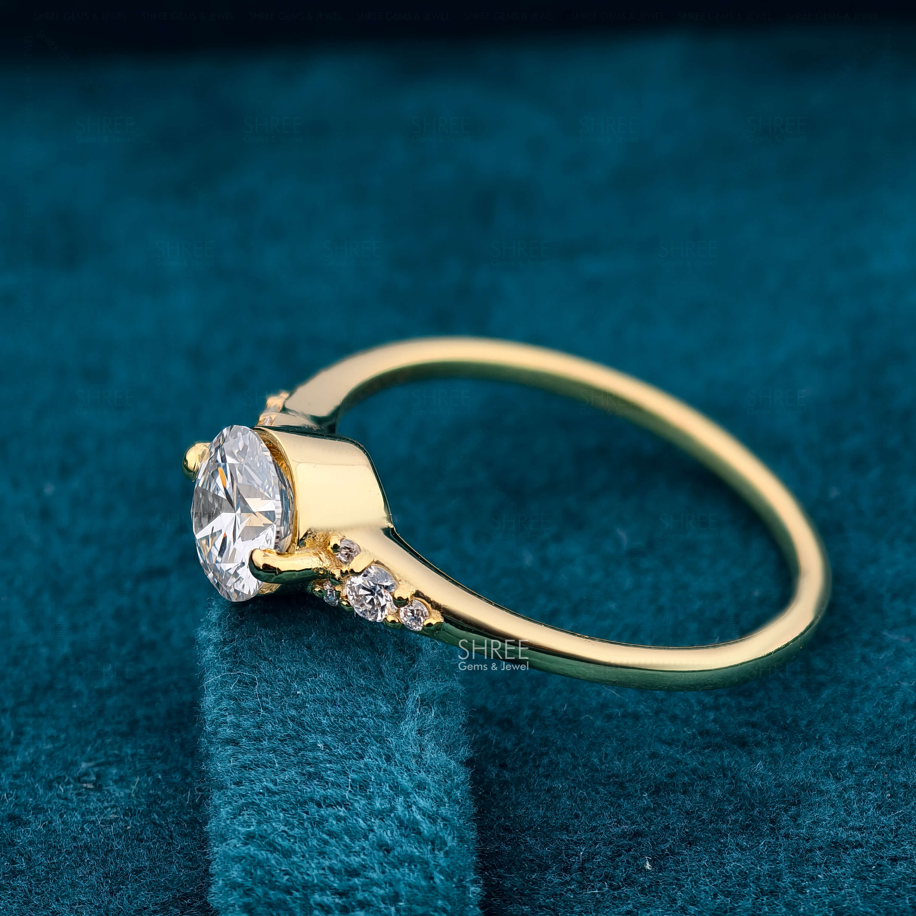 metal view of 1ct round cut diamond ring​

