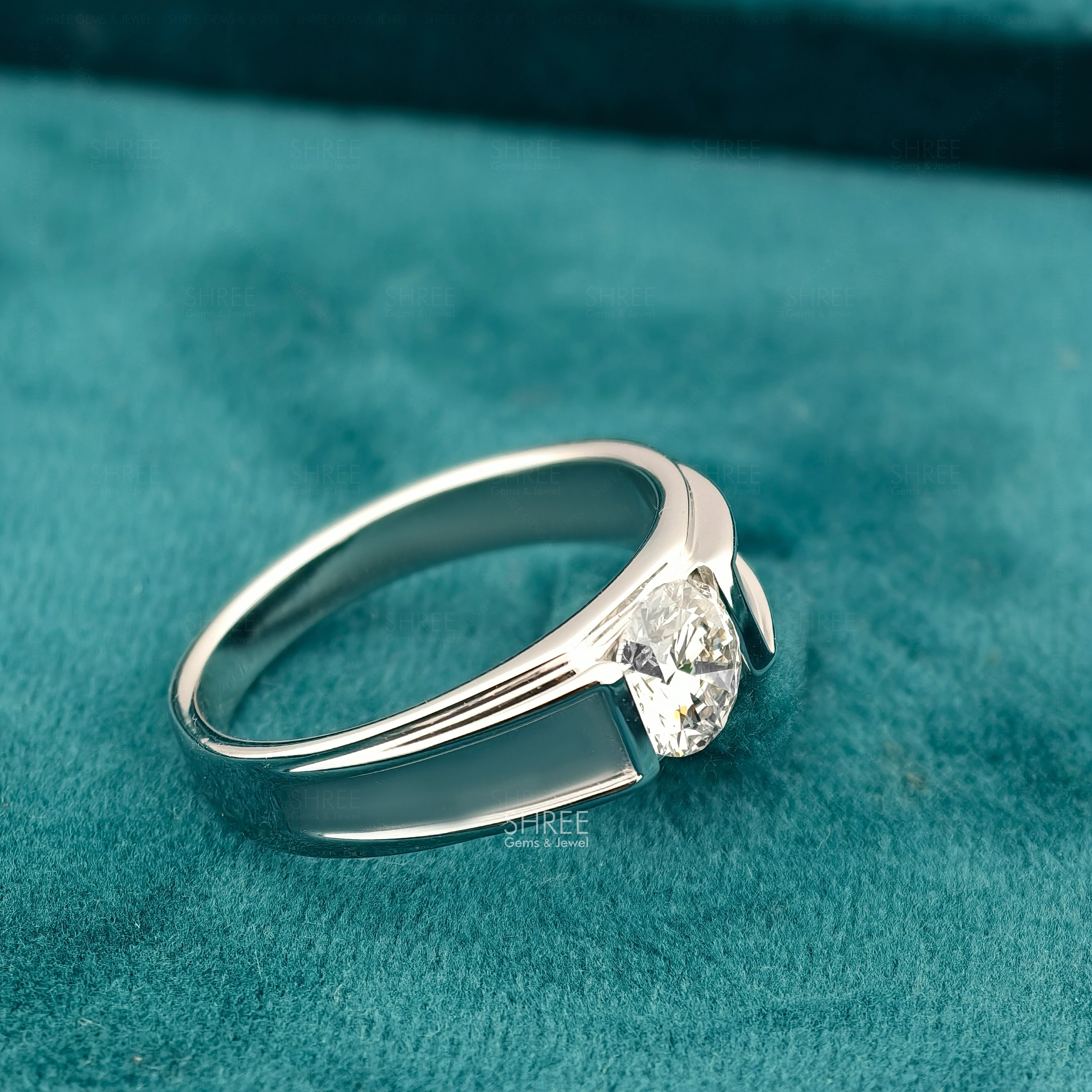 Side View of 1 Ct Lab Grown Diamond Ring​

