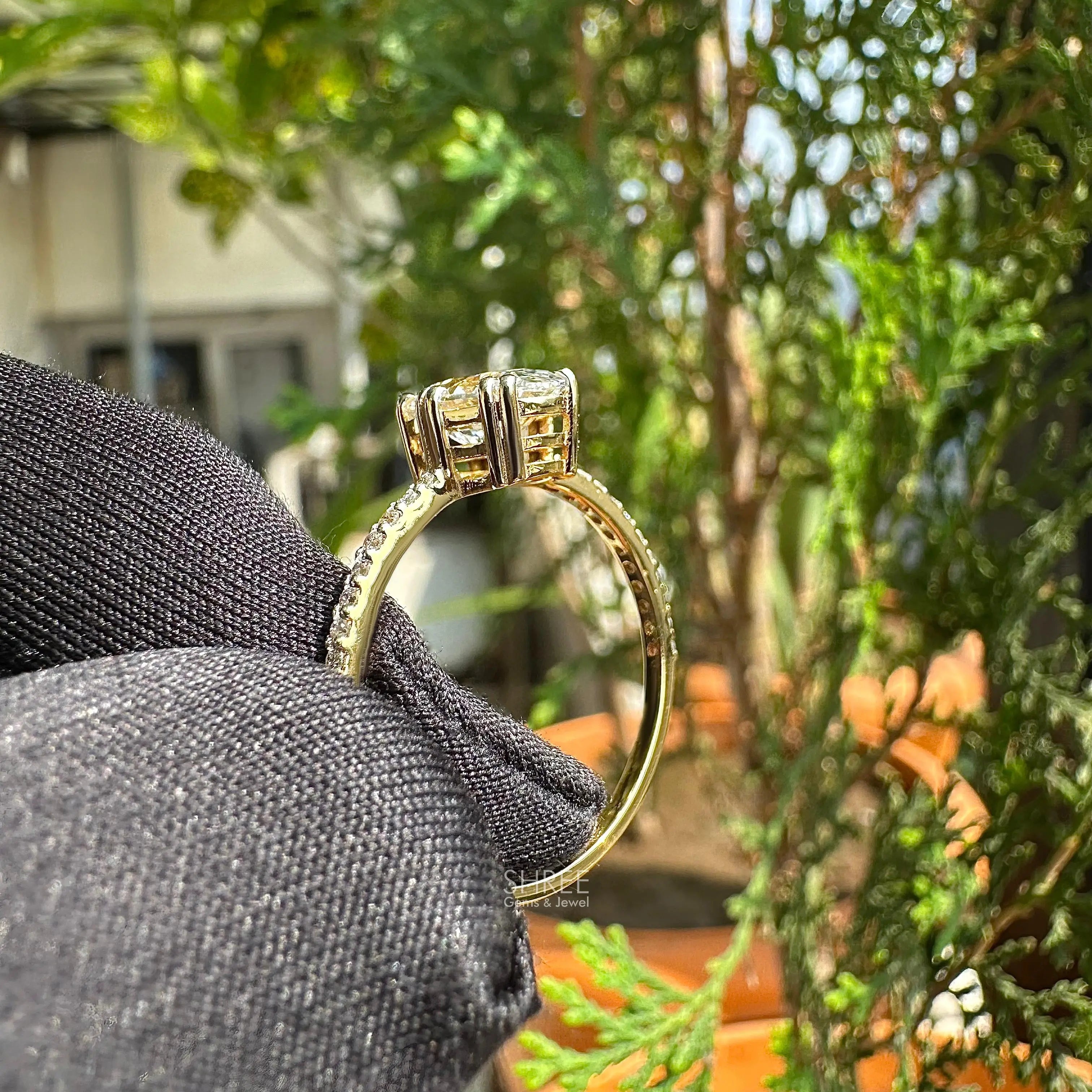 side view of oval lab diamond ring