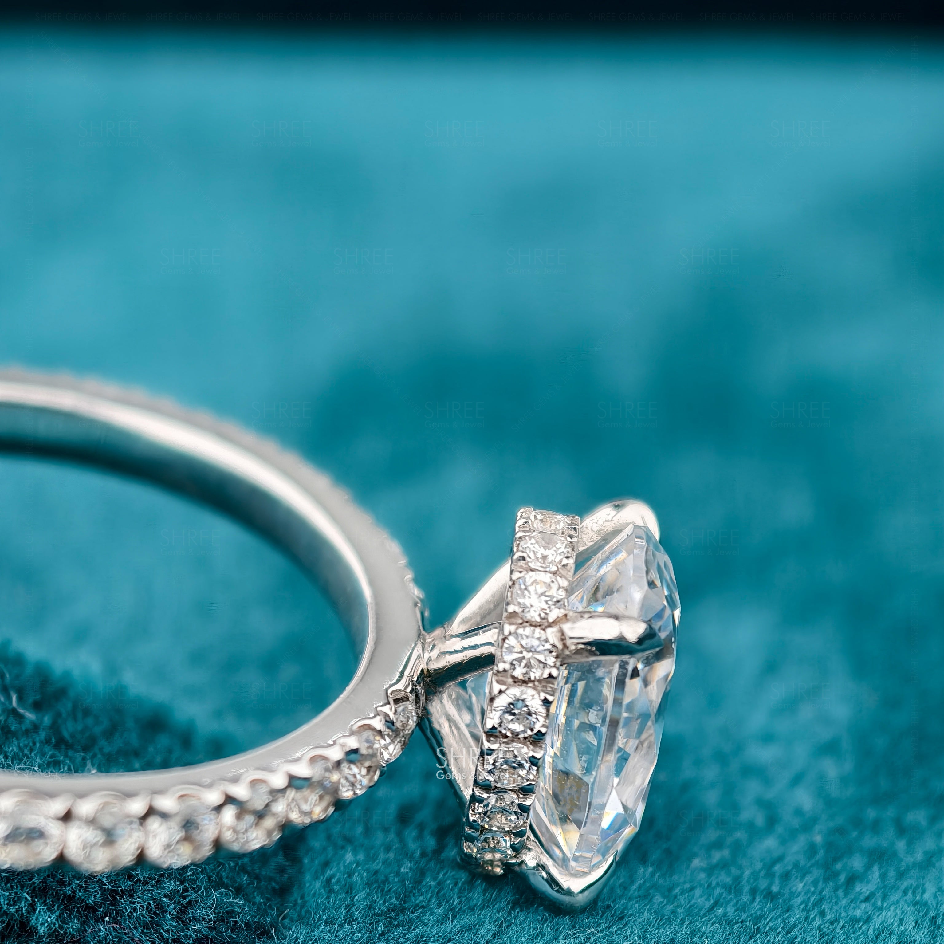 oval cut diamond Beautiful engagement ring