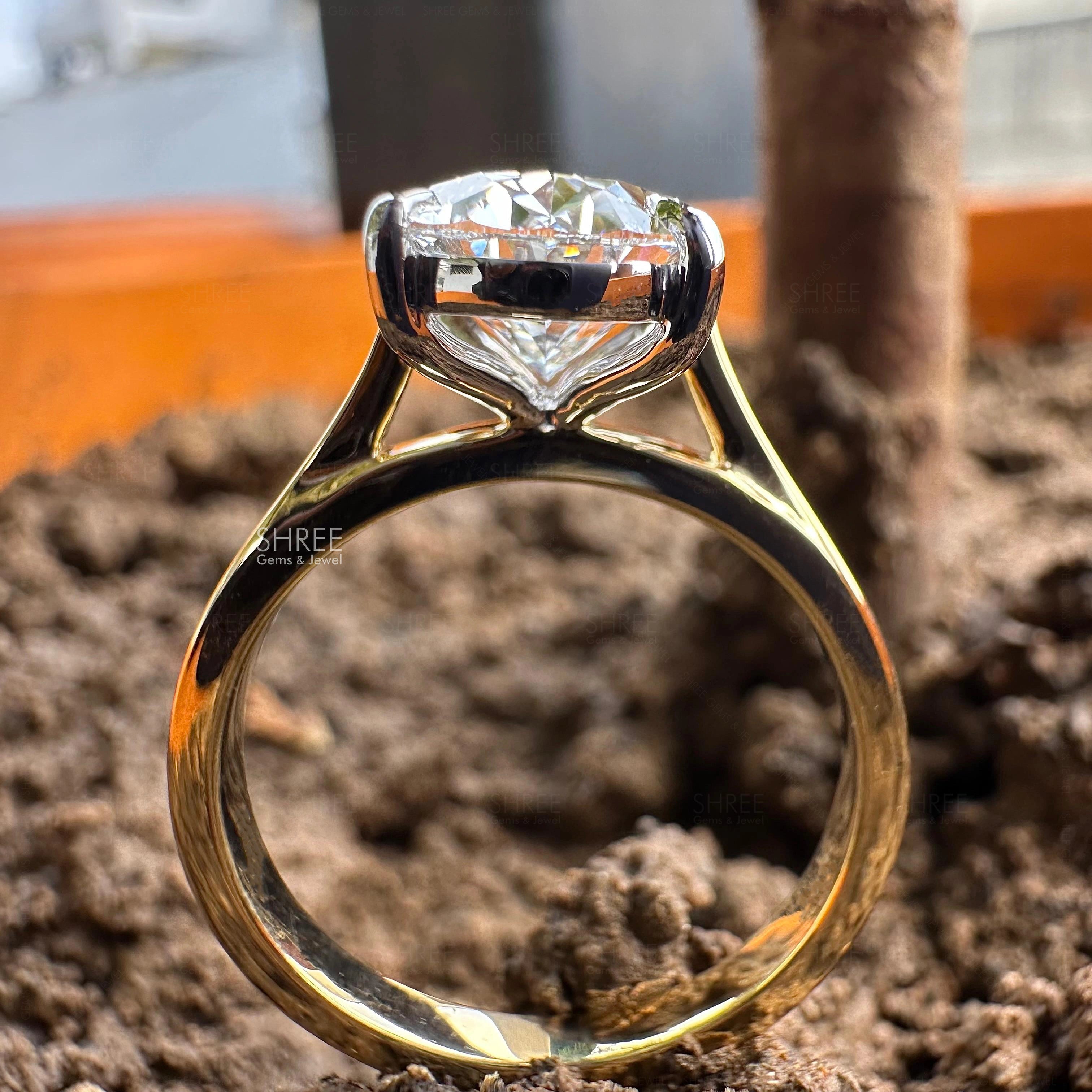 Top View of 2 Carat Oval Lab Grown Diamond Engagement Ring​