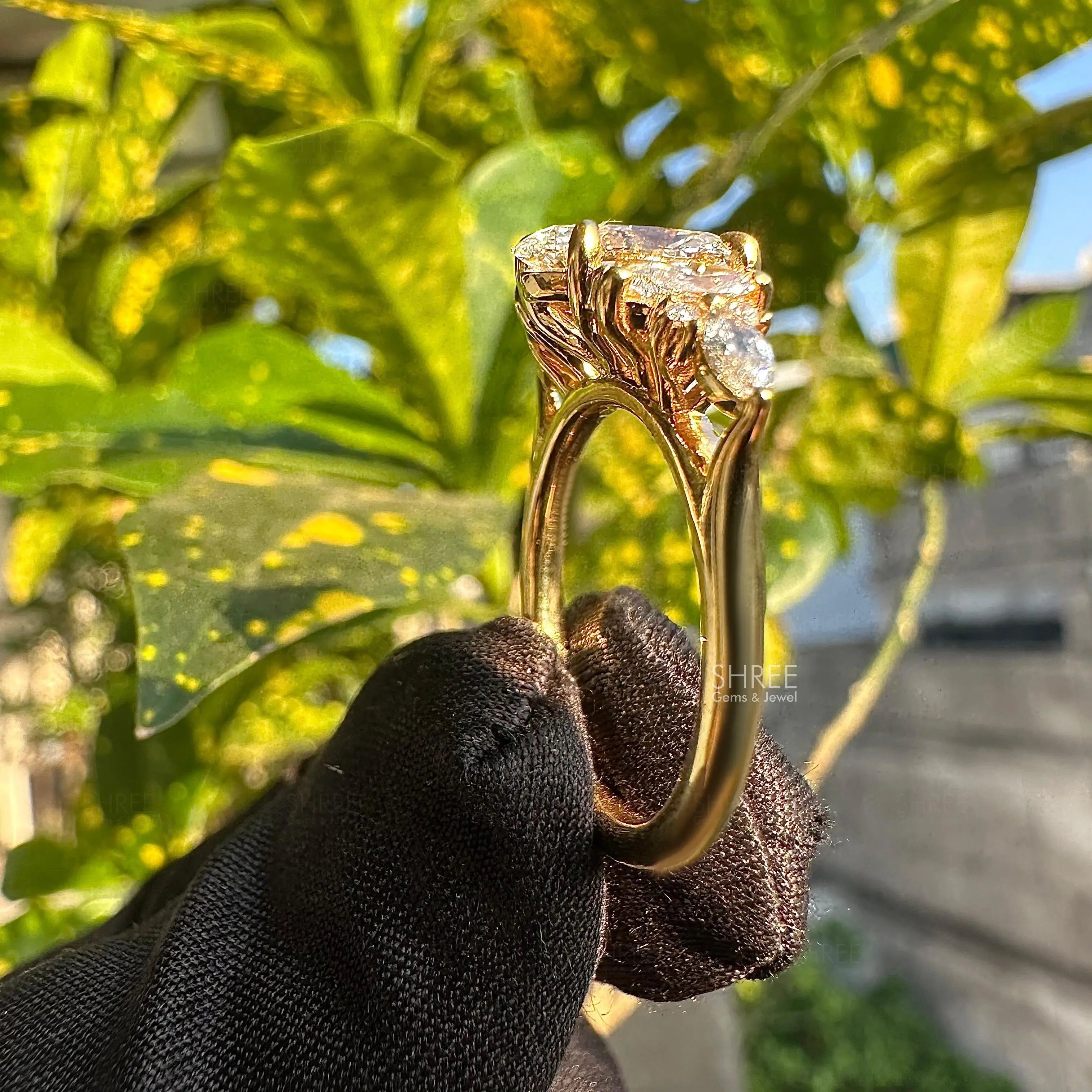 side view of vintage diamond ring 