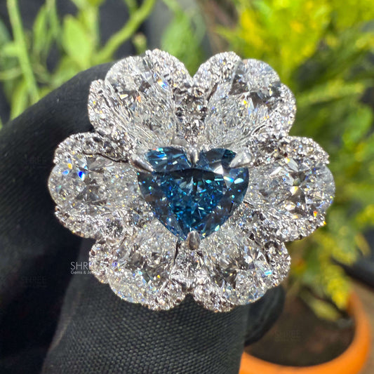 front view of flower diamond ring​