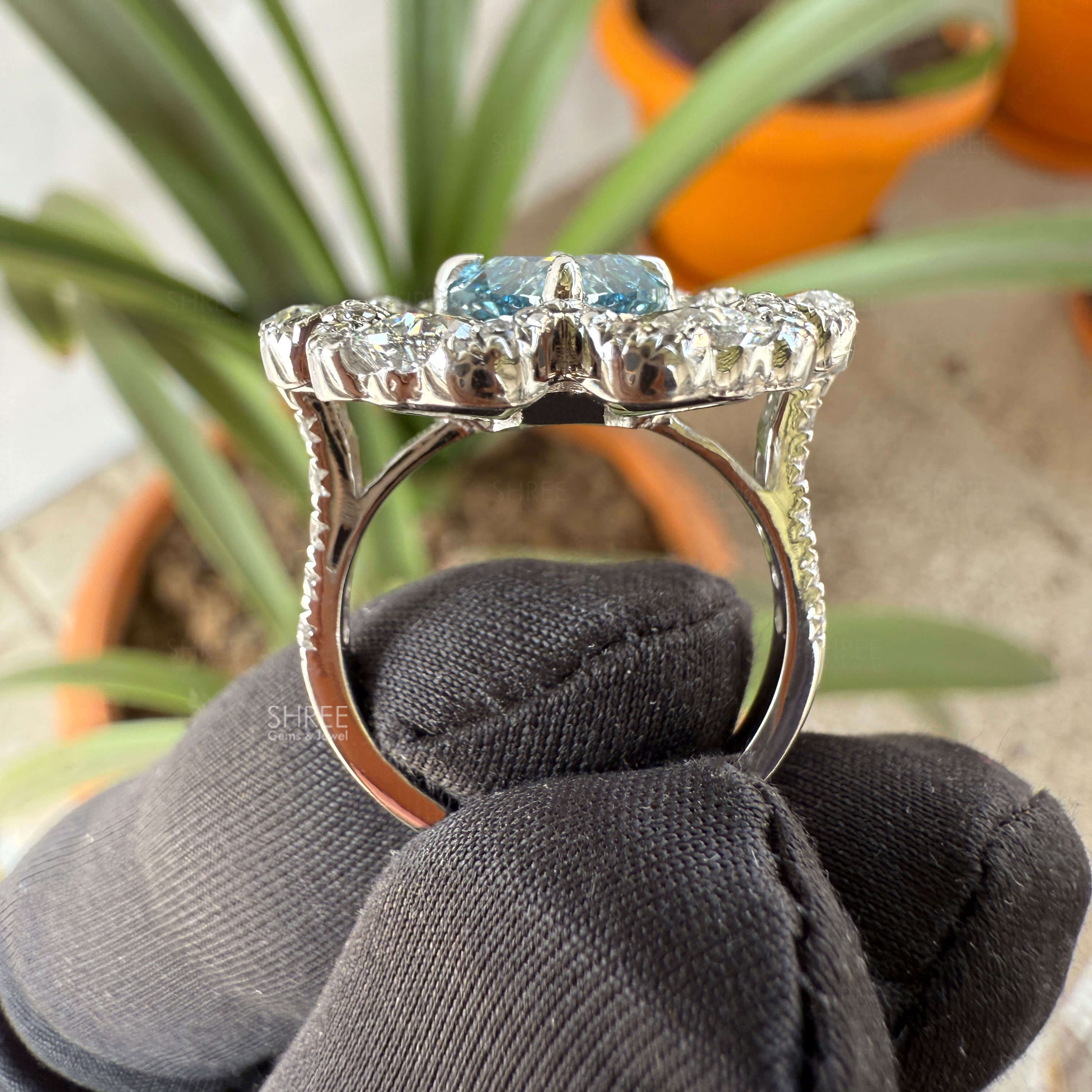 top view of cocktail diamond ring​