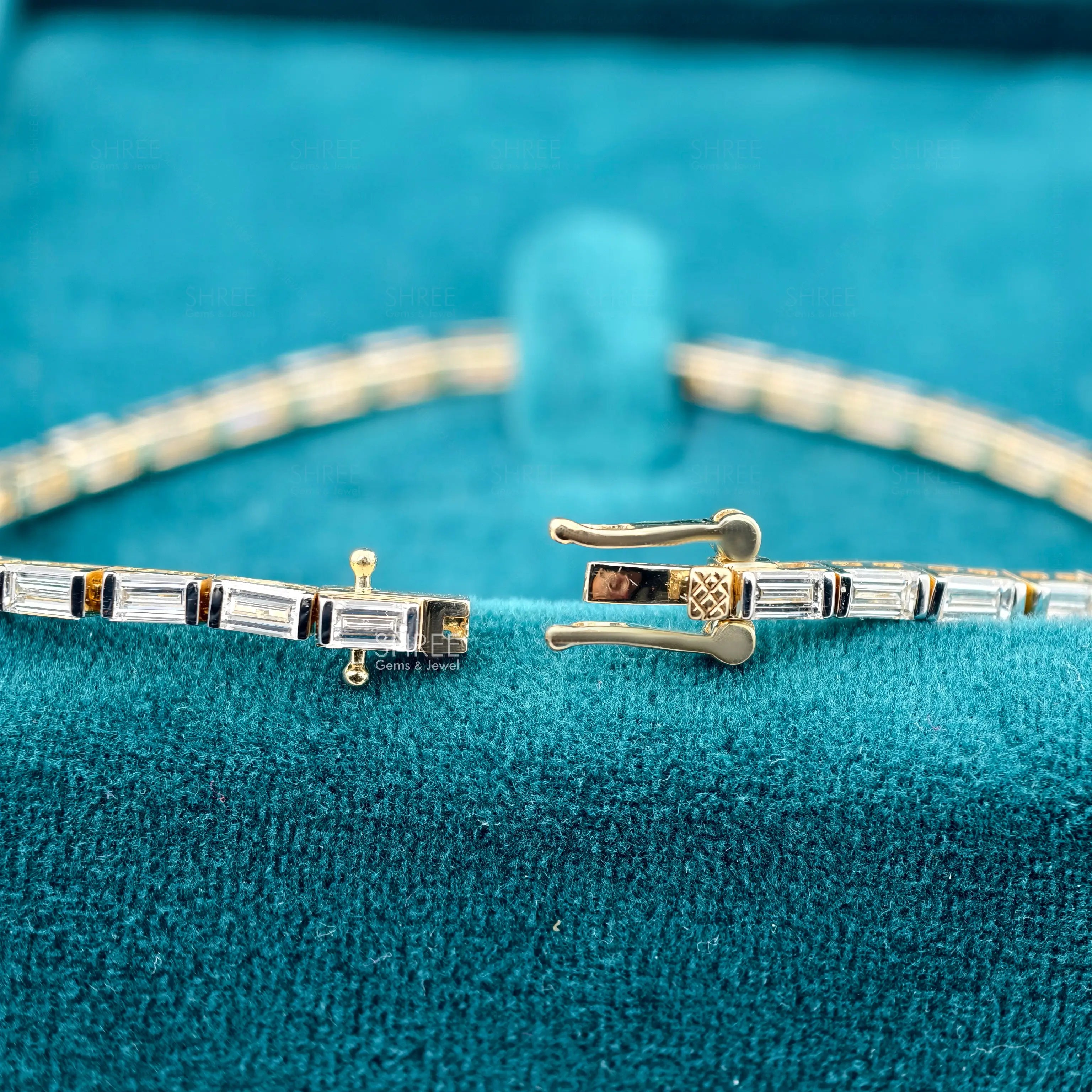 Clasp Close-Up Detail of 5 Ct Baguette Diamond Tennis Bracelet​