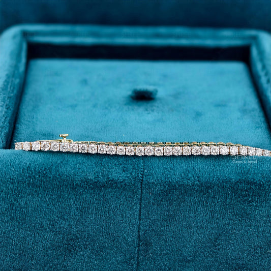 front view of 5 ct lab grown diamond tennis bracelet​