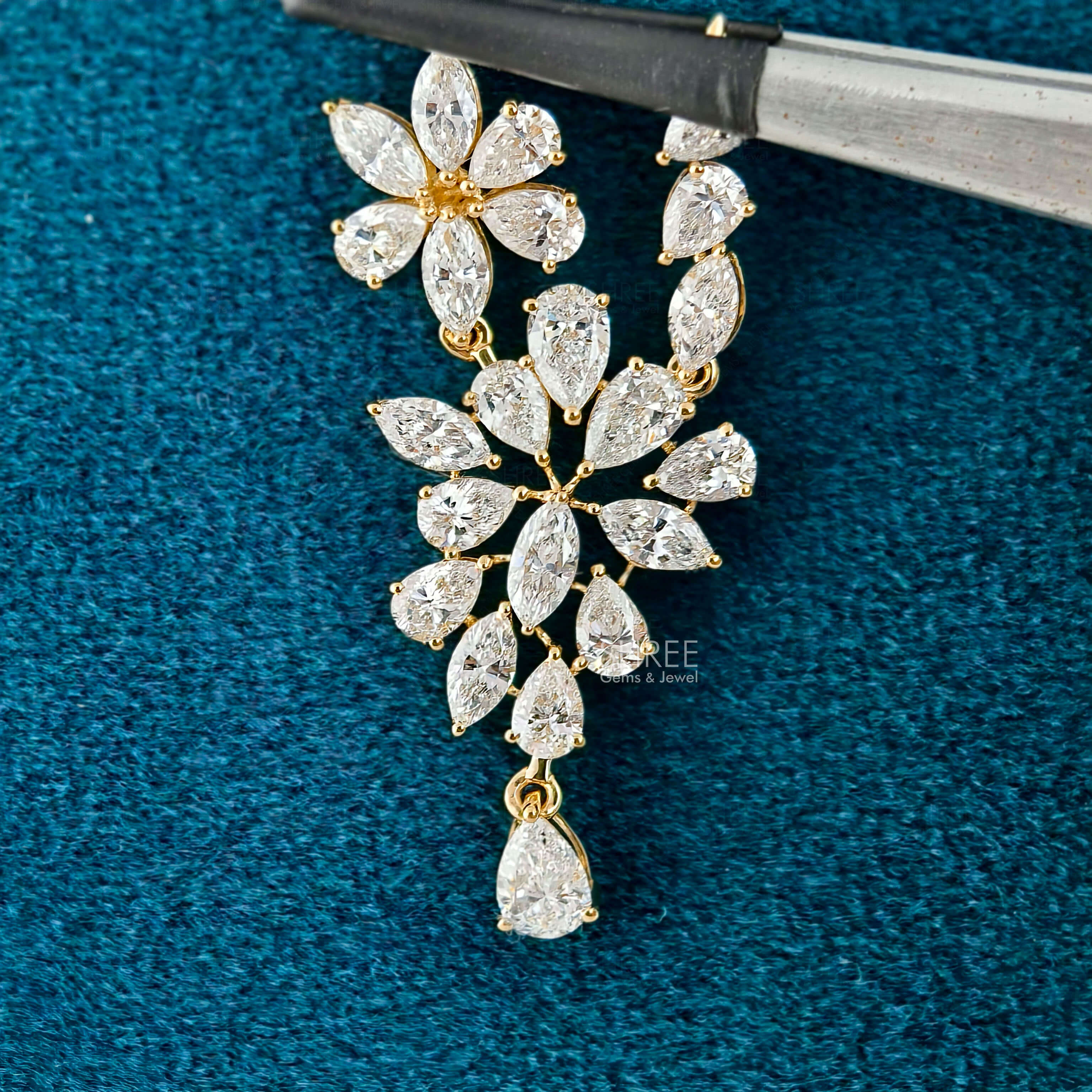 front view of lab diamond pendant