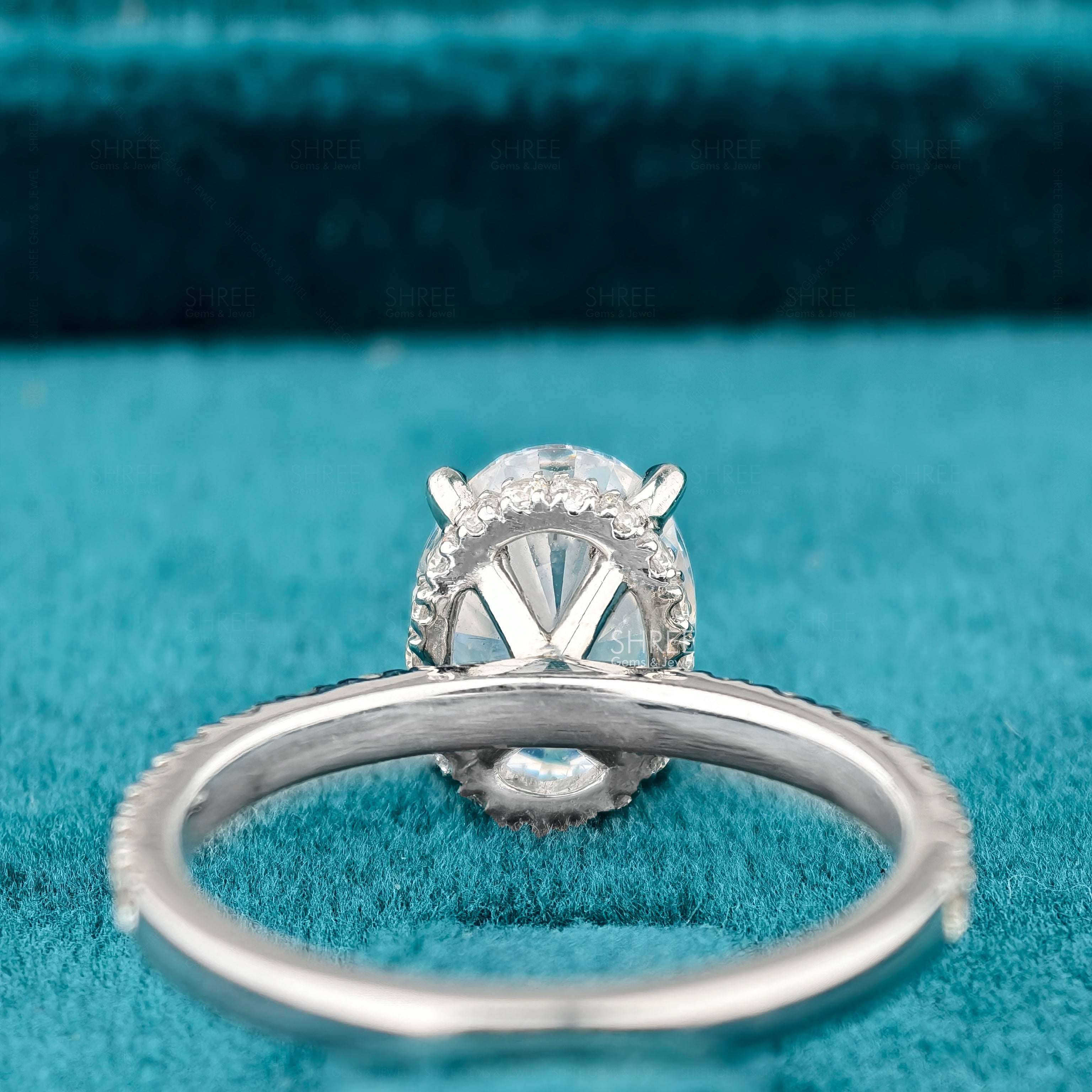 oval cut diamond engagement ring