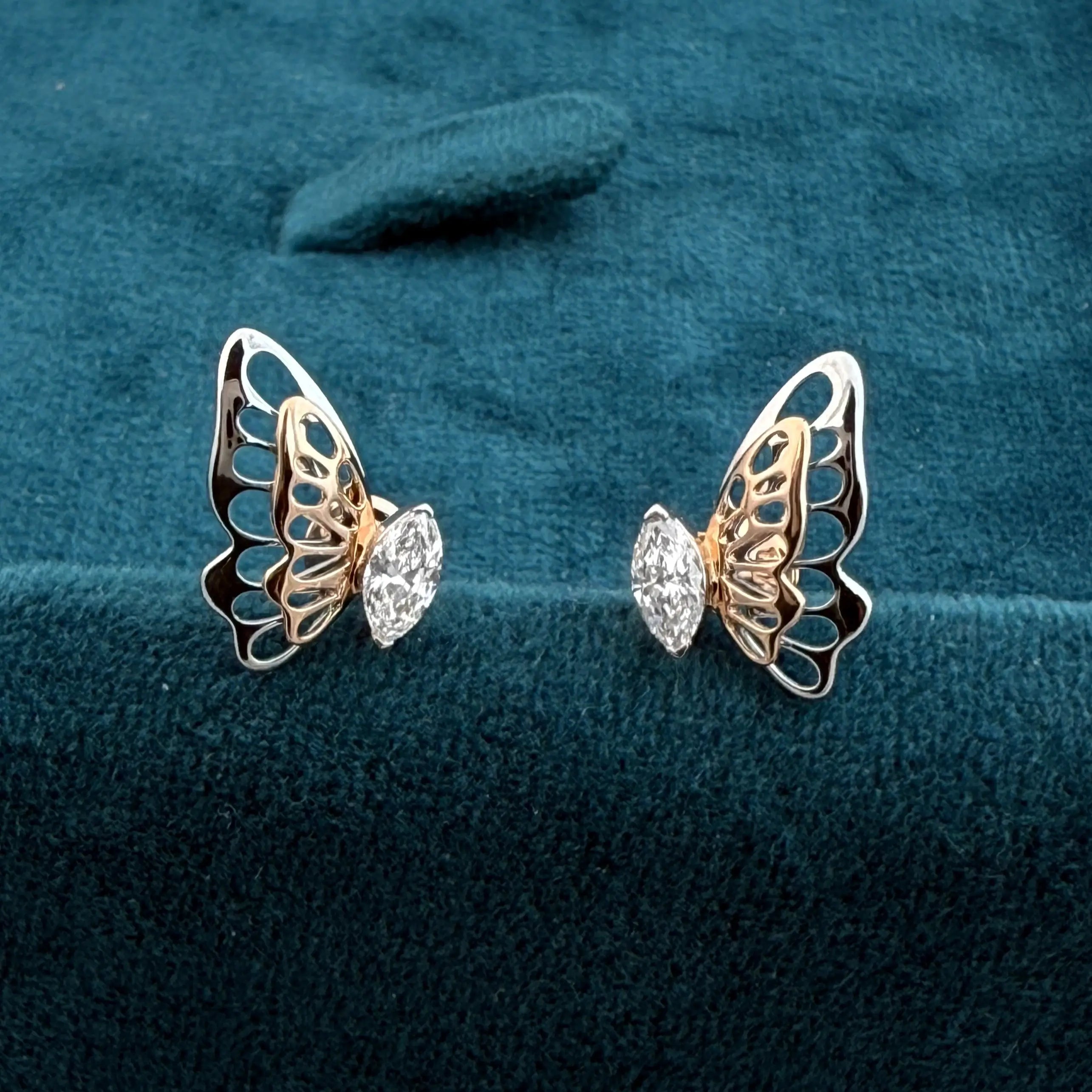 Front View of Diamond 1 Carat Stud Earrings​
