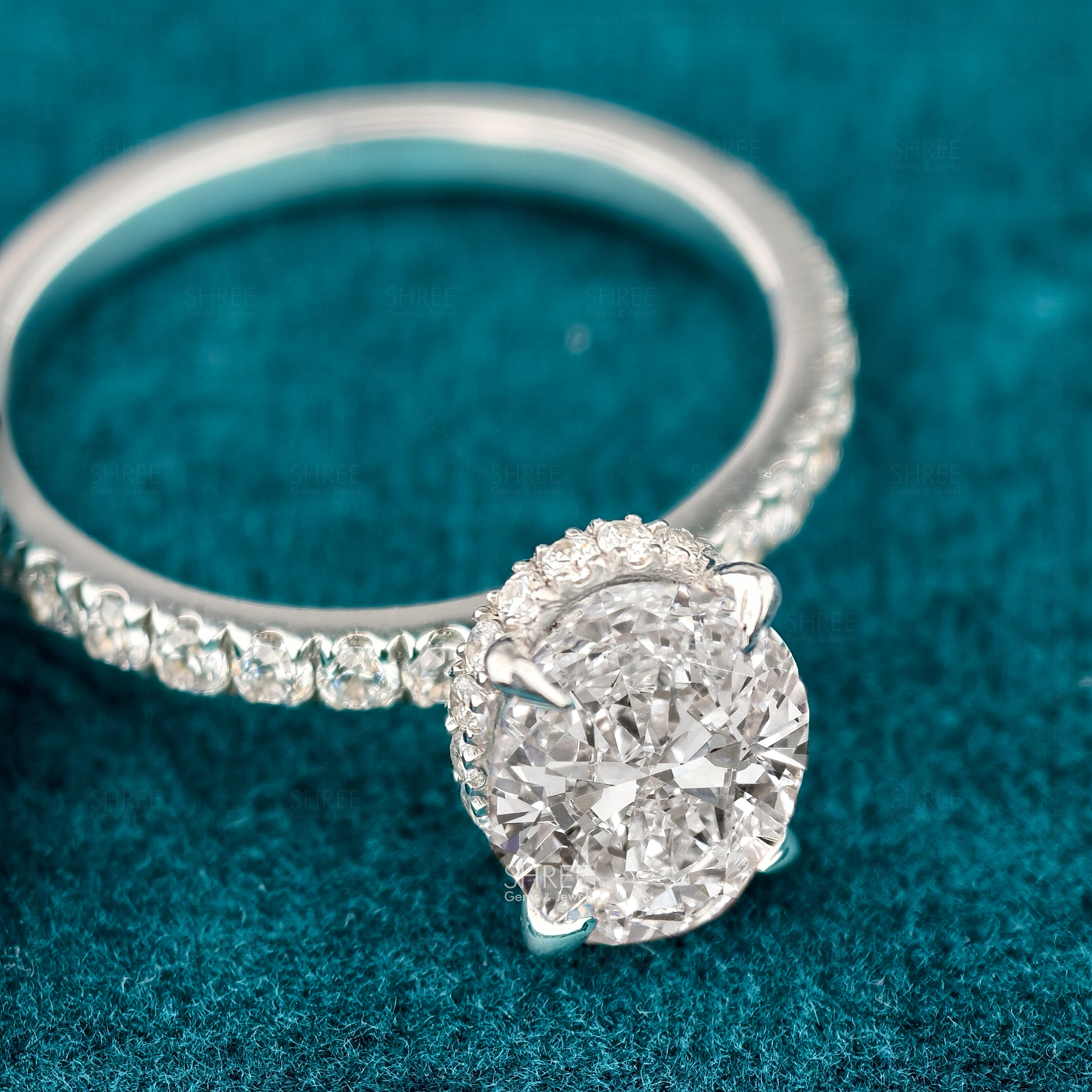 Luxury Diamond Engagement Ring