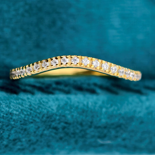 Front view of curved wedding band​