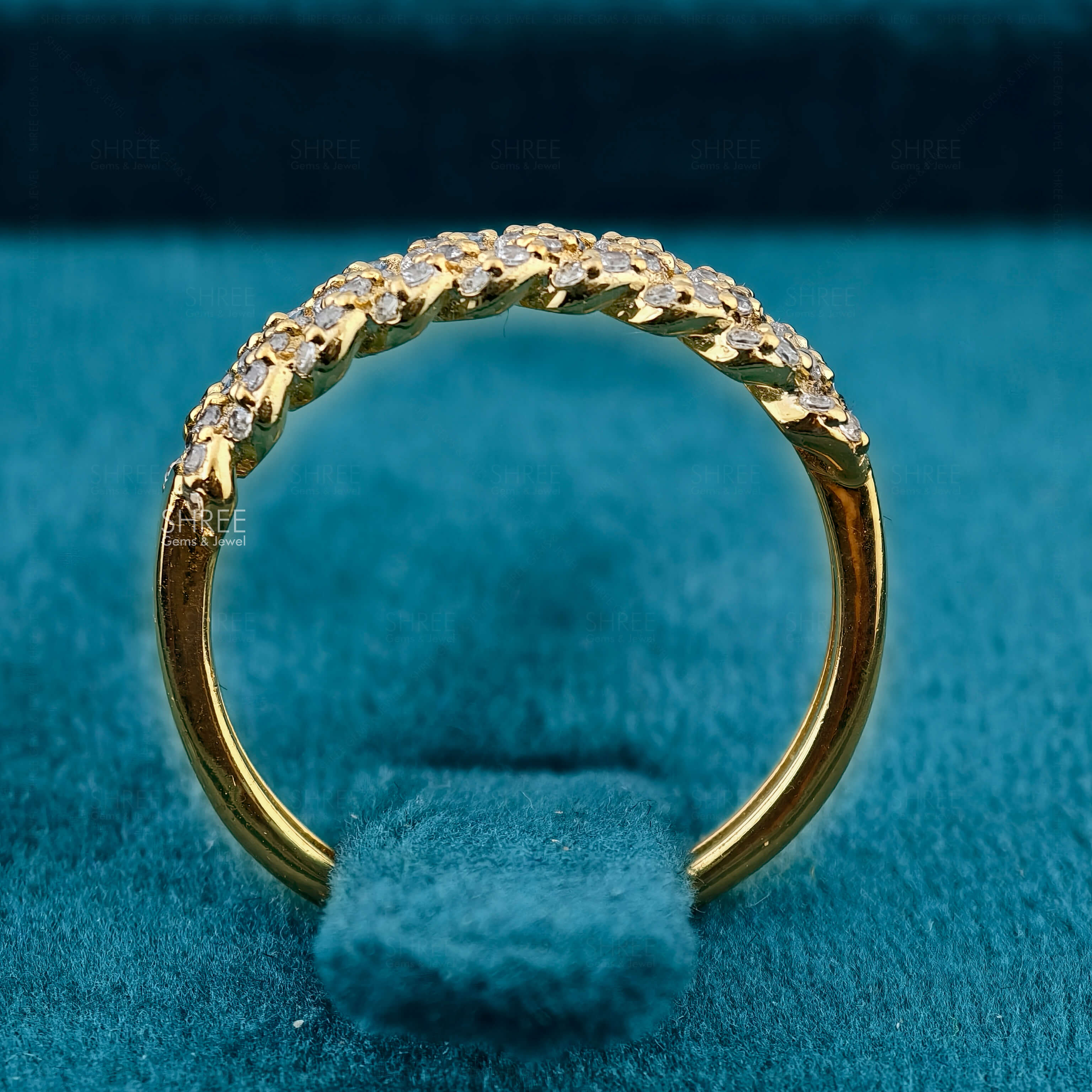 Full Band View of Round Cut Diamond Cuban Link Ring