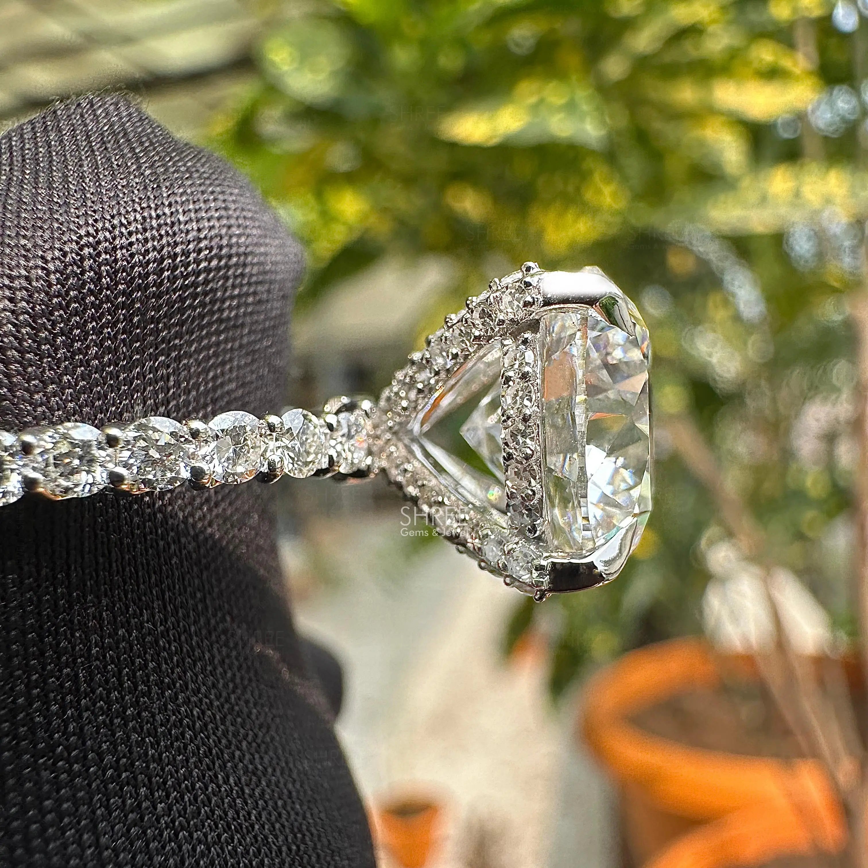side view of Round Diamond Ring 

