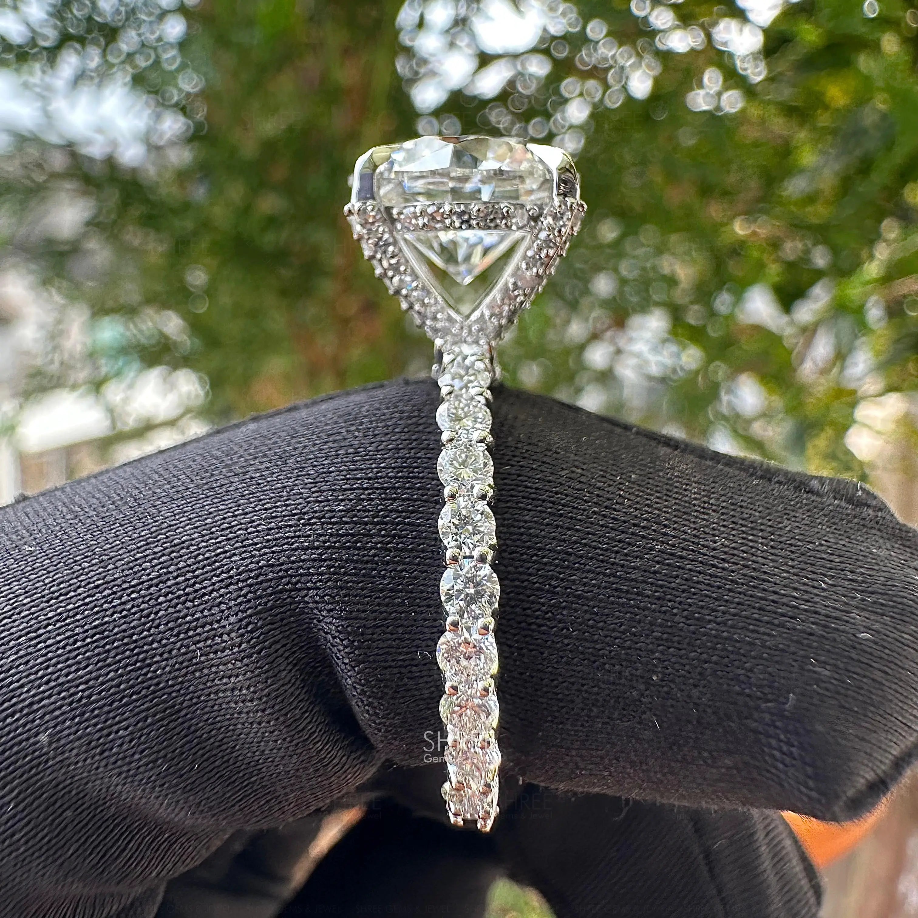 side view of Round Diamond Ring 
