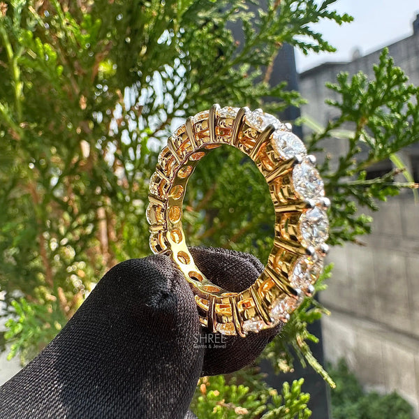 side view of round diamond band​

