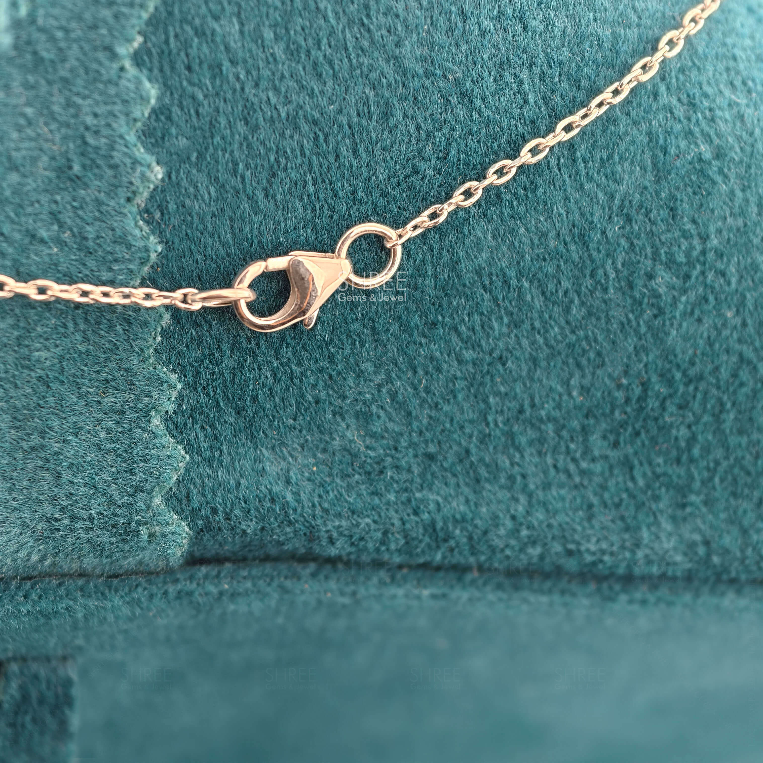 lock view of diamond chain and pendant