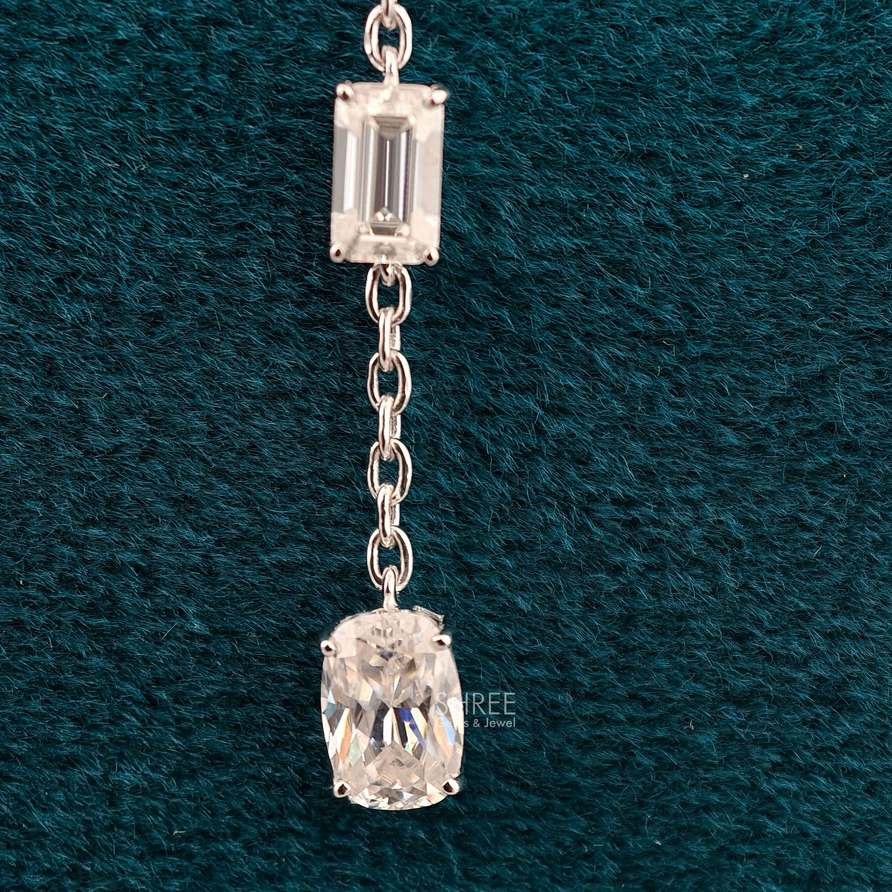front view of diamond three stone necklace​
