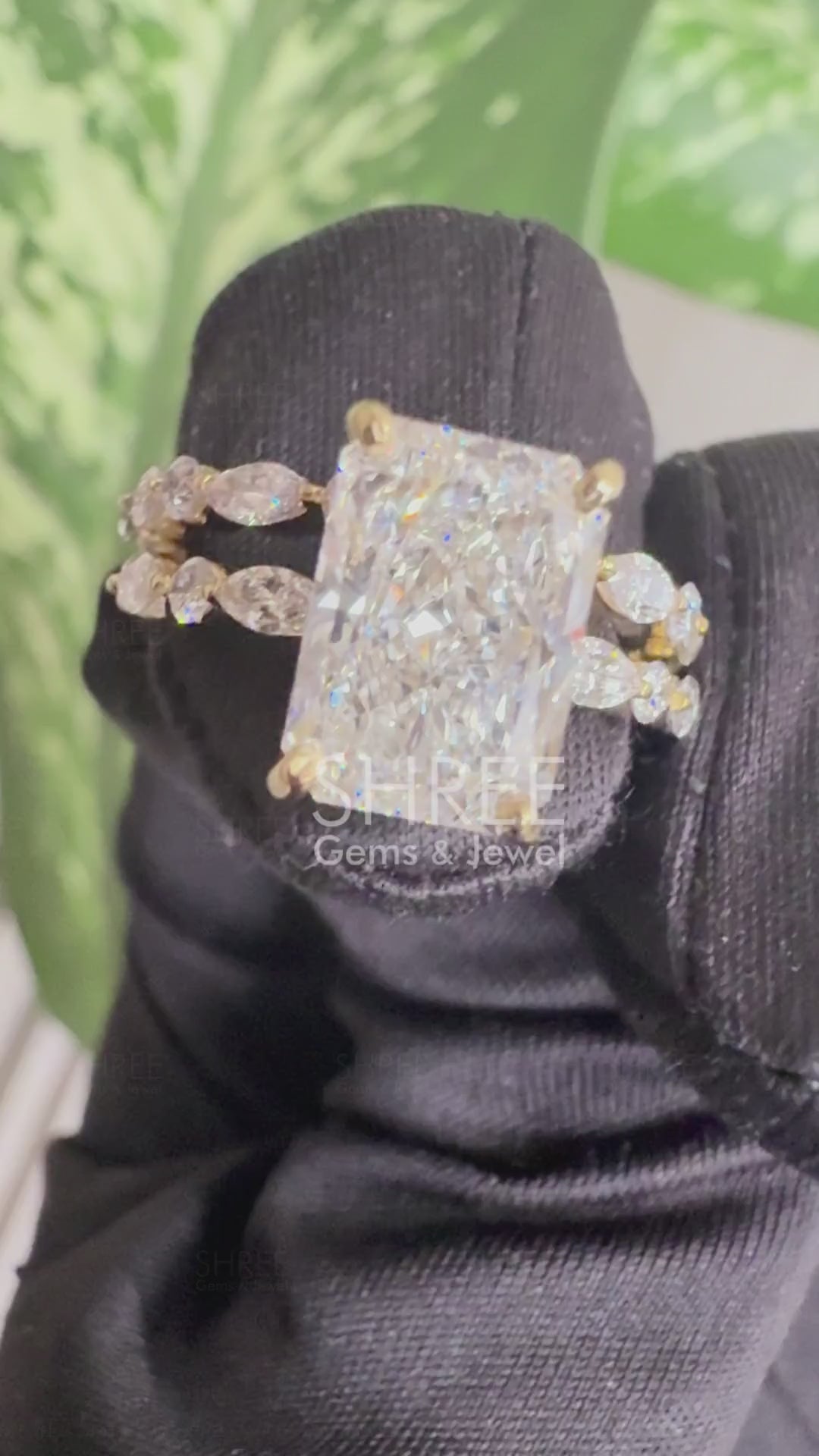 Video of Radiant Cut Diamond Ring Bridal Set