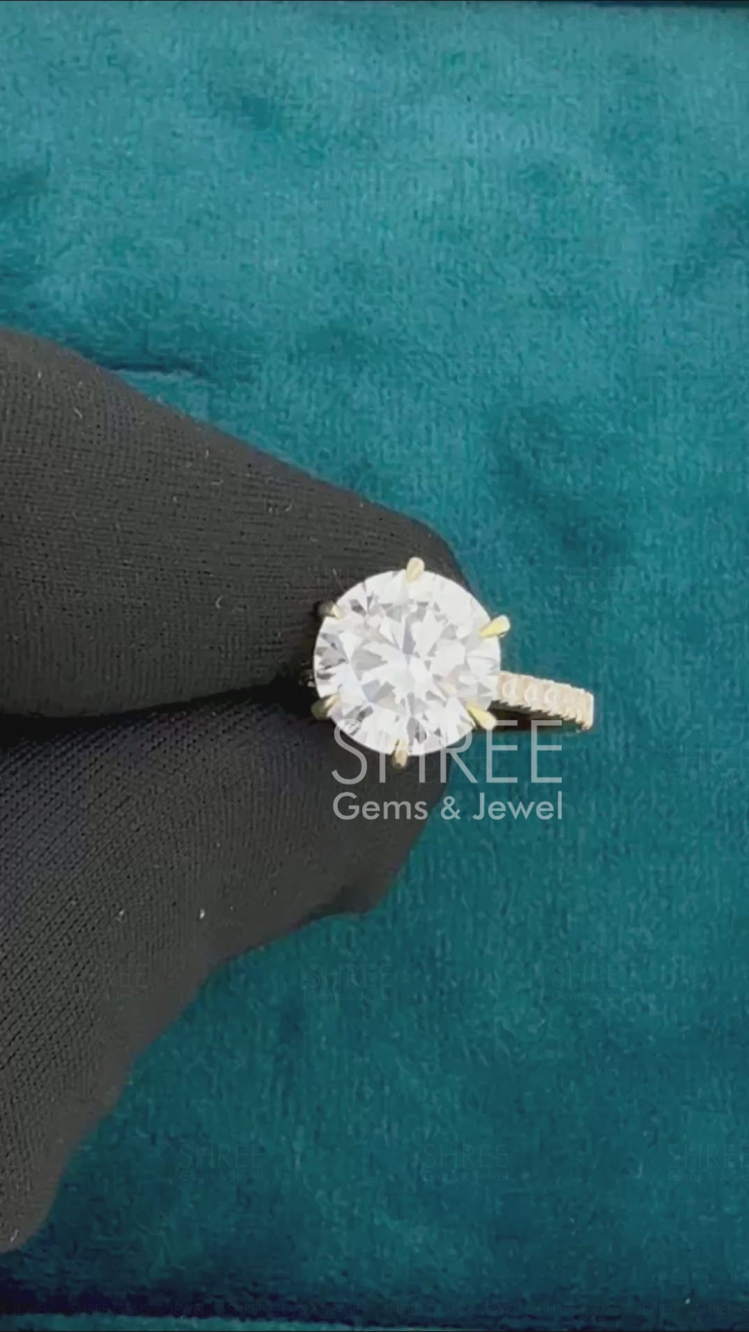 Video Of 1 Ct Round Lab Grown Diamond Engagement Ring​