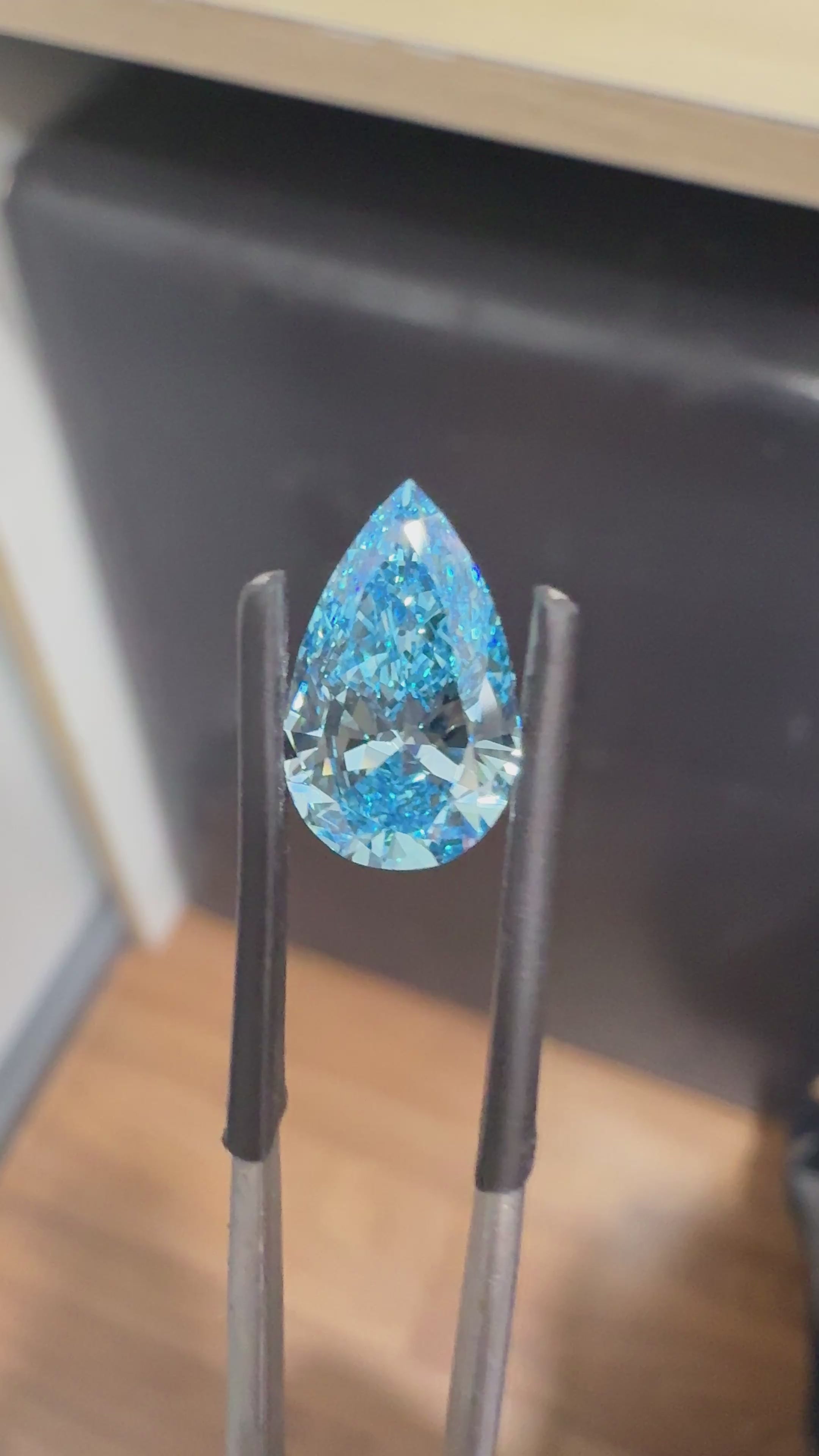 video of pear shape blue diamond