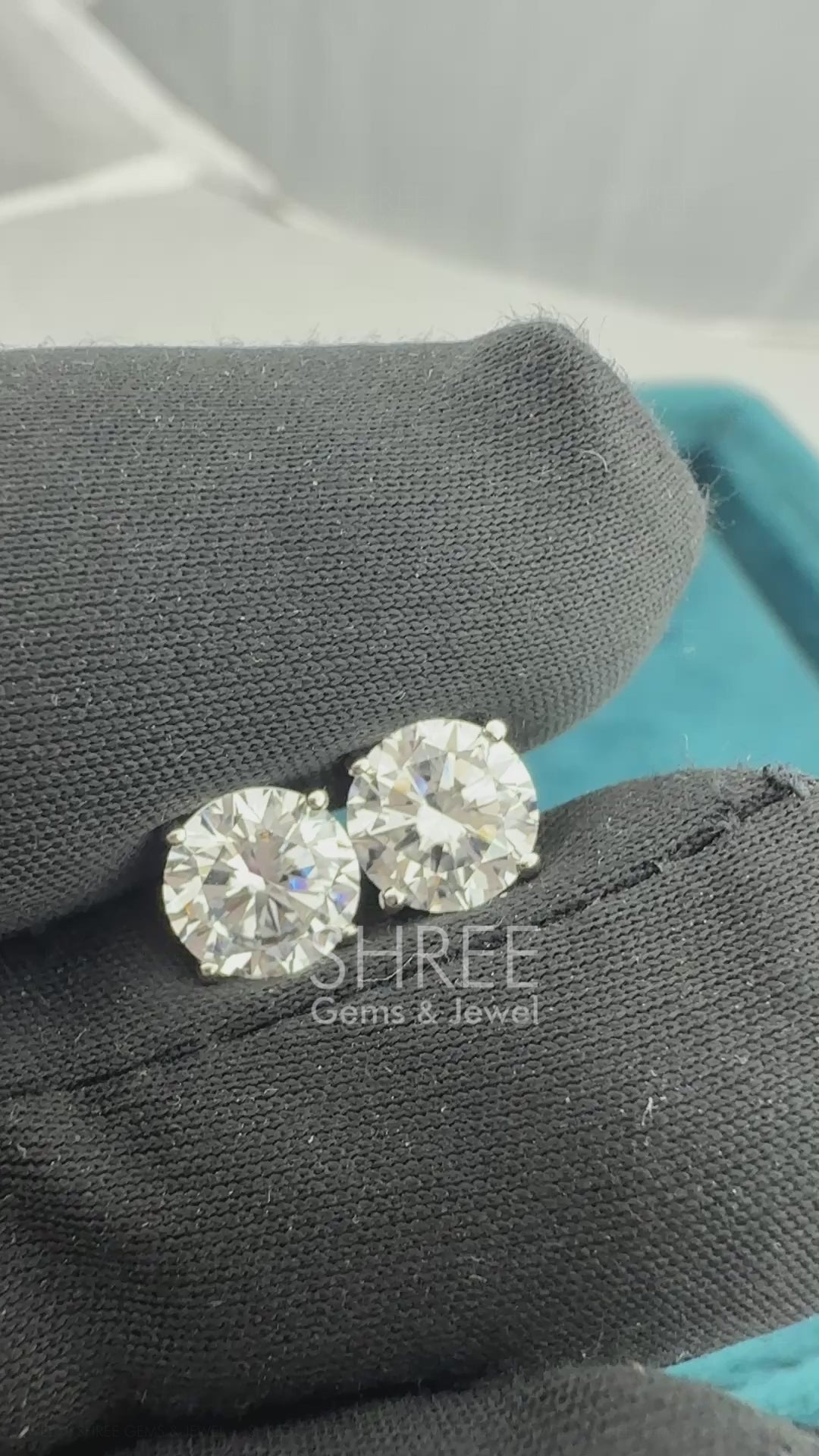 video of 1 Carat Lab Made Diamond Stud Earrings​