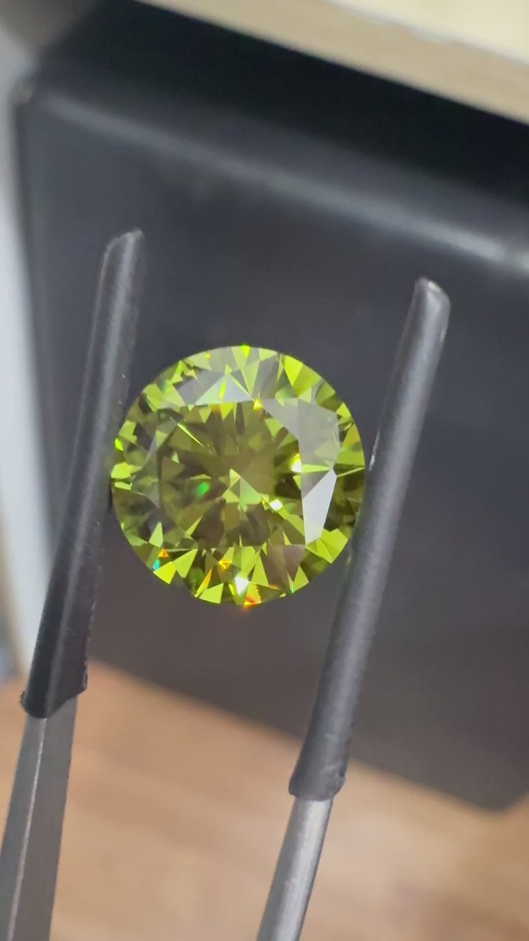 Vidoe of Green Color Round Brilliant Lab Grown Diamond​