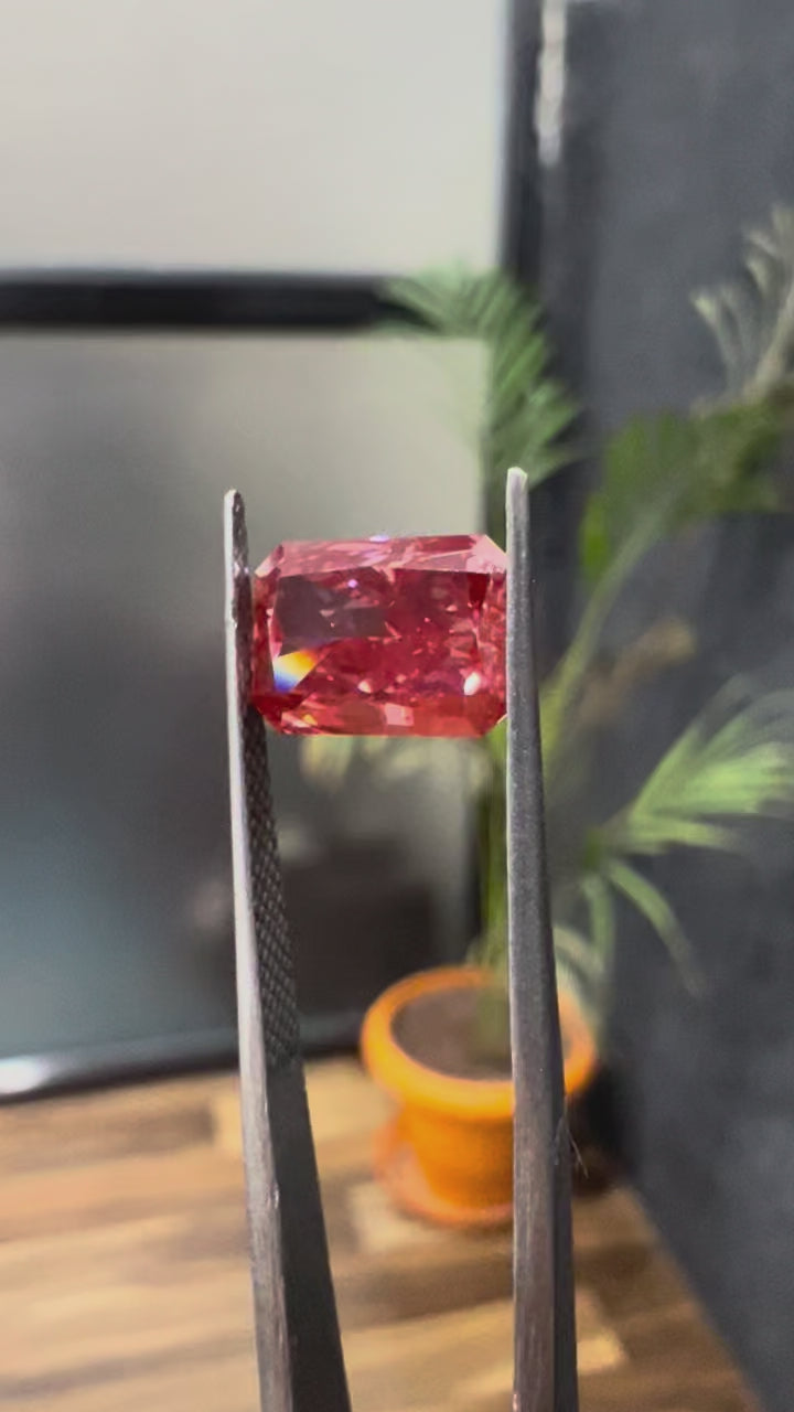 Video of Radiant Cut Lab Created Pink Diamond​

